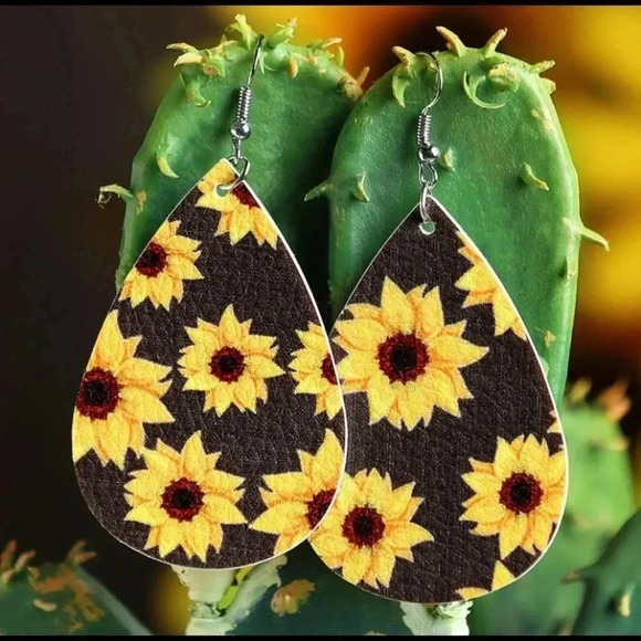 🆕Sunflower Water Drop Shaped  Earrings🆕 - Picture 1 of 2